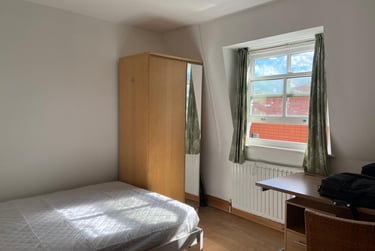 4 bed flat, New Cross Road, New Cross, London, SE146TQ - Image 1