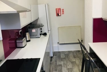 2 bed flat, Morley Street, City Centre, Bradford, BD71AG - Image 3