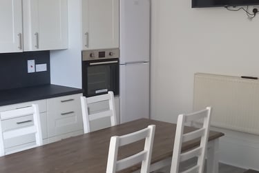 4 bed house, Edmund Street, City Centre, Bradford, BD50BH - Image 1