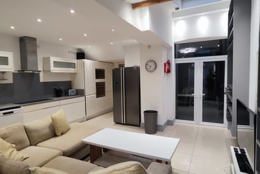 6 bed house, Rosehill Terrace, Mount pleasant, Swansea, SA16JN - Image 2