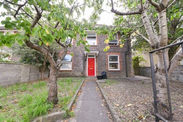 7 bed house, The Highway, Near university, Brighton, BN24GD - Image 1