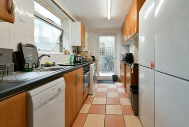 7 bed house, The Highway, Near university, Brighton, BN24GD - Image 4