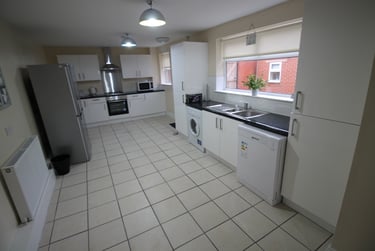 6 bed house, Brighton Grove, Arthurs Hill, Newcastle, NE45NS - Image 1