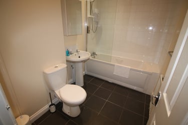 3 bed flat, Myrtle Grove, Jesmond, Newcastle, NE23HT - Image 4