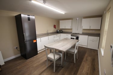 4 bed flat, Jesmond Road West, Sandyford, Newcastle, NE24PQ - Image 1