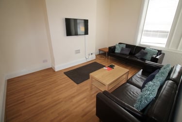 4 bed flat, Jesmond Road, Jesmond, Newcastle, NE21LD - Image 2
