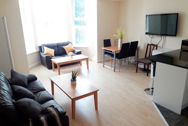 5 bed flat, Dickenson road, Victoria park, Manchester, M145HZ - Image 3