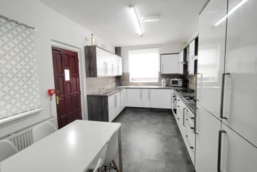 7 bed house, Lausanne road, Fallowfield, Manchester, M203EU - Image 3