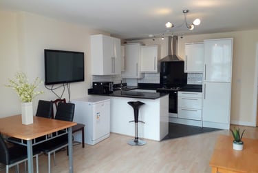 5 bed flat, Dickenson road, Victoria park, Manchester, M145HZ - Image 2