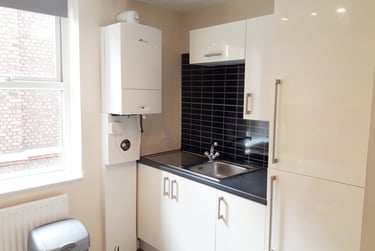 2 bed flat, Dickenson road, Fallowfield, Manchester, M145HZ - Image 2