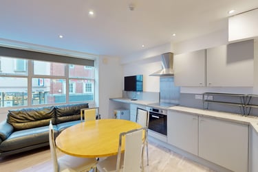 5 bed flat, Silver Street, City Centre, Durham, DH13RD - Image 1