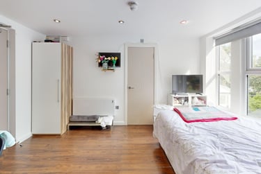 1 bed studio, Thornhill Crescent, Thornhill, Sunderland, SR27AD - Image 4