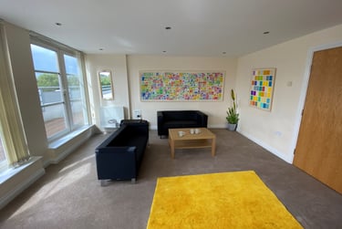 3 bed flat, Watkin Road, City Centre, Leicester, LE27HZ - Image 1