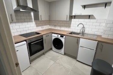 2 bed flat, Henry Bird Way, Southbridge, Northampton, NN48GD - Image 1