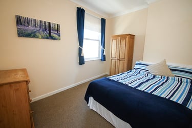2 bed flat, Devonport Road, Stoke, Plymouth, PL34DL - Image 3