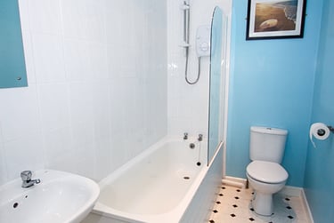 2 bed flat, Devonport Road, Stoke, Plymouth, PL34DL - Image 7