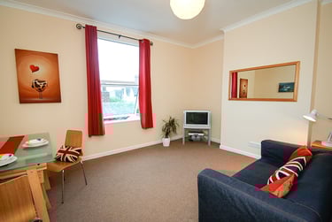 2 bed flat, Devonport Road, Stoke, Plymouth, PL34DL - Image 5