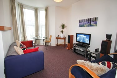 1 bed flat, Lisson Grove, Mutley, Plymouth, PL47DN - Image 1