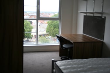4 bed flat, Vaughan Way, City Centre, Leicester, LE14SH - Image 2