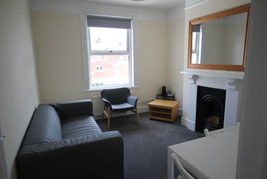 4 bed flat, Springfield road, St james, Exeter, EX46JL - Image 2