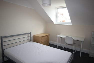 4 bed flat, Springfield road, St james, Exeter, EX46JL - Image 4