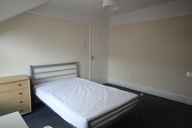 4 bed flat, Springfield road, St james, Exeter, EX46JL - Image 9