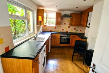 6 bed house, Clyde road, London road, Brighton, BN14NN - Image 2