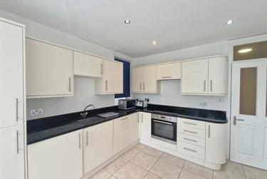 2 bed house, Sackville Road, Central, Brighton, BN33WA - Image 2