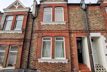 6 bed house, White Street, Hove, Brighton, BN20JH - Image 1