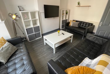 9 bed house, Chichester Street, City Centre, Chester, CH14AD - Image 1