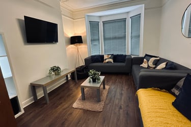 7 bed house, Walpole Street, Newton, Chester, CH14HG - Image 1