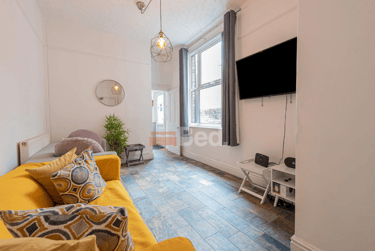 6 bed house, Ermine Road, Hoole, Chester, CH23PN - Image 1