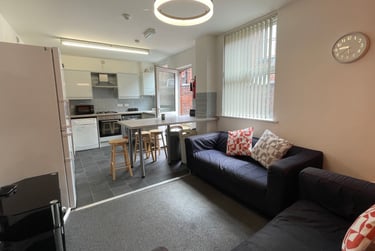 8 bed house, Bouverie Street, Newton, Chester, CH14HE - Image 2