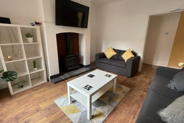 4 bed house, West Street, Newton, Chester, CH23PU - Image 1