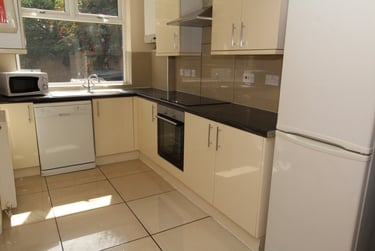 5 bed house, Shoreham Street, Heeley, Sheffield, S24FA - Image 2