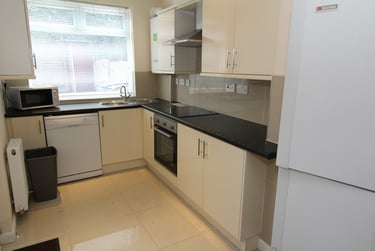 4 bed house, Shoreham Street, Heeley, Sheffield, S24FA - Image 2
