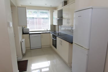 4 bed house, Shoreham Street, Heeley, Sheffield, S24FA - Image 2