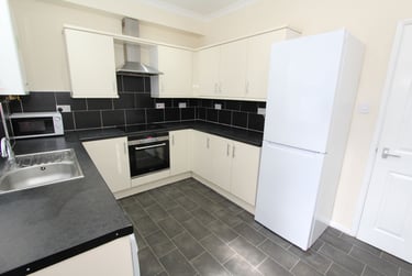 4 bed house, Pomona Street, Sharrow, Sheffield, S118JN - Image 2