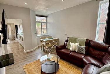 5 bed house, Spencer Road, Shelton, Stoke, ST42BE - Image 1