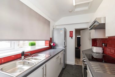 4 bed house, Carlton rd, Shelton, Stoke, ST42BG - Image 2