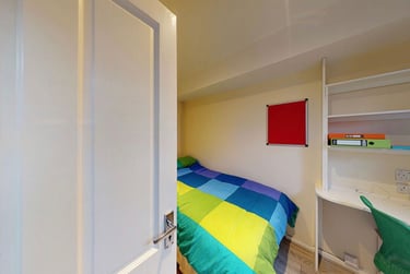 4 bed house, Carlton rd, Shelton, Stoke, ST42BG - Image 5