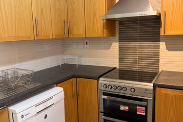 4 bed house, Victoria road, Hyde park, Leeds, LS61DL - Image 5