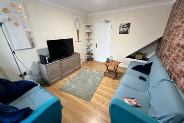 5 bed house, Myrtle Grove, Beeston, Nottingham, NG92EP - Image 2