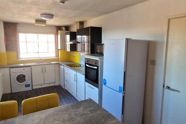 4 bed flat, Gamble street, Near university, Nottingham, NG74GU - Image 1