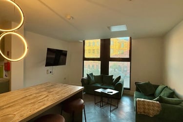 4 bed flat, Alfreton Road, Radford, Nottingham, NG73NN - Image 1