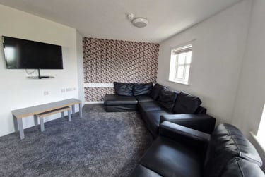 6 bed flat, Russell street, Arboretum, Nottingham, NG74GU - Image 1