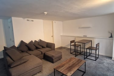 2 bed flat, Gamble Street, Radford, Nottingham, NG74GU - Image 1