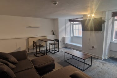 2 bed flat, Gamble Street, Radford, Nottingham, NG74GU - Image 2