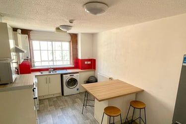 4 bed flat, Gamble street, Near university, Nottingham, NG74GT - Image 1
