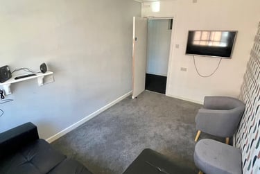 4 bed flat, Gamble street, Near university, Nottingham, NG74GT - Image 2